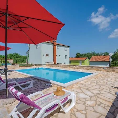 Cozy In Sv,lovrec With Kitchen Apartment